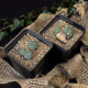 Lophophora williamsii nach erfolgreichem Totalschnitt mit jeweils drei neuen Köpfen pro Pflanze, bereit für die Weiterkultur.